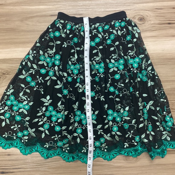 ☘️ Erin Fetherston Anthro XS Green Black Floral Embroidery Skirt - Picture 8 of 8